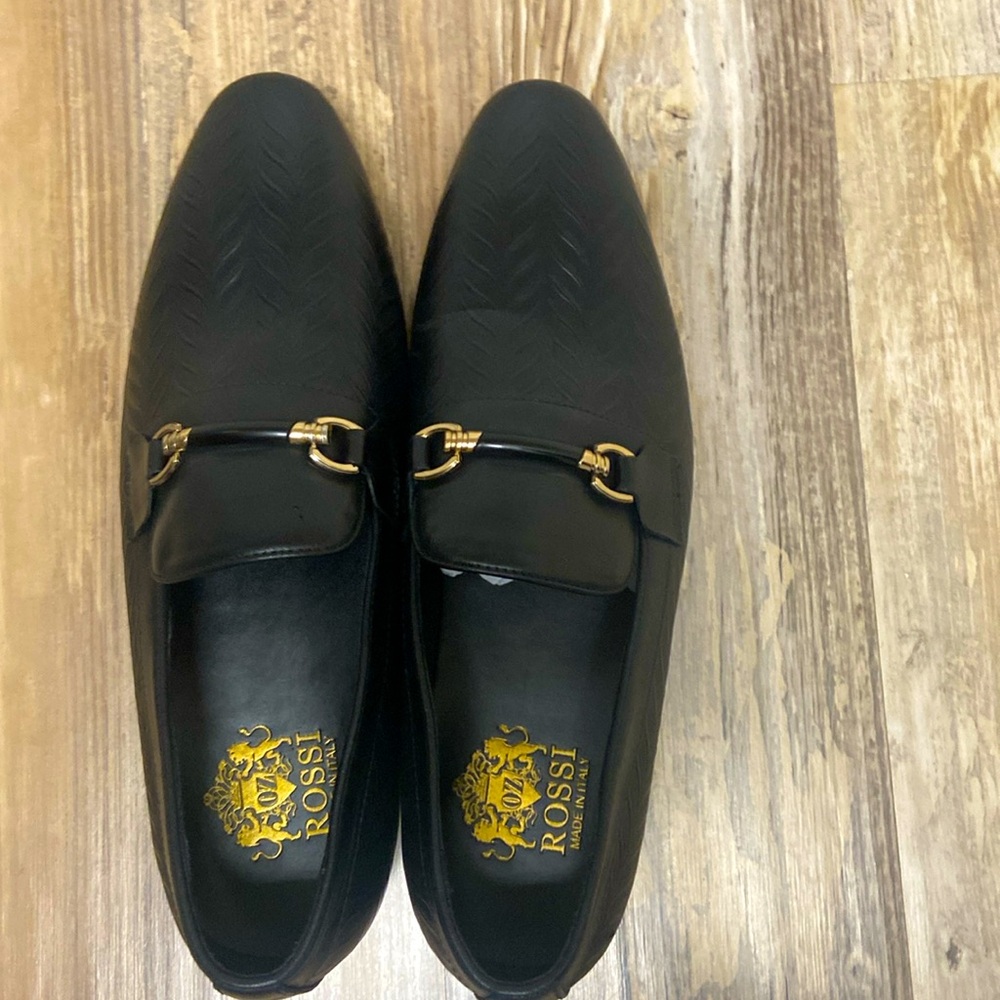 Black Brand new loafers. Size 42 in Men. Very good for gentleman.